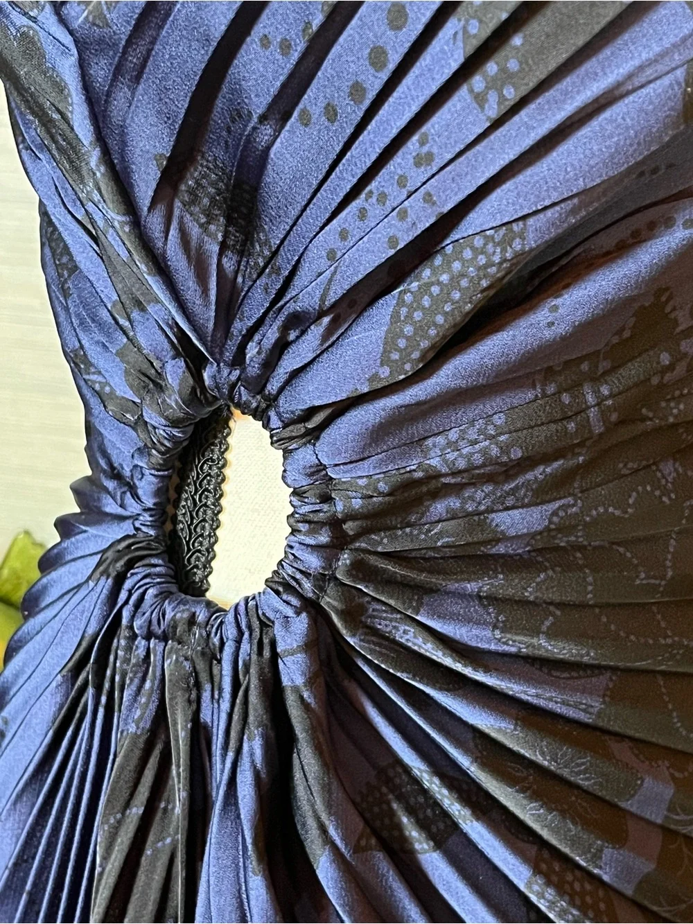 Nicole Miller One Shoulder Pleated Floral Midi Dress Blue Black Size 4 NWT - Picture 4 of 8